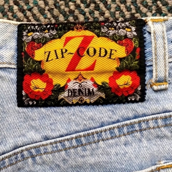 Vintage High Rise Zip Code Jeans Size 9/10 Heavily Distressed Flowers Mom jeans - Picture 13 of 17